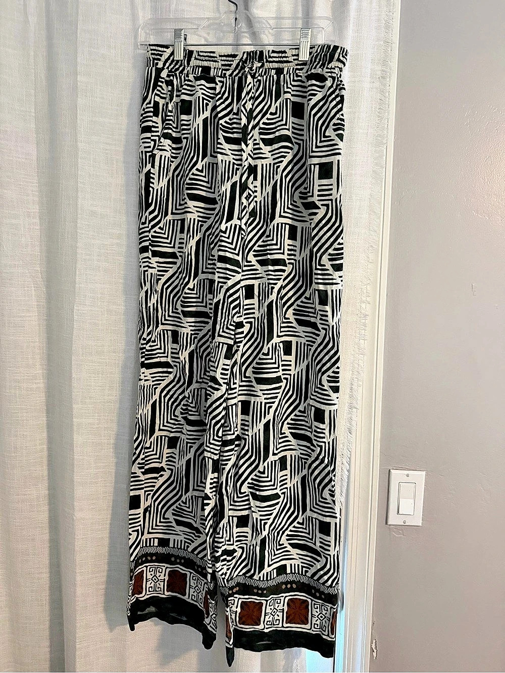 Anthropologie Abstract Wide Leg Pants in Black & White Size Small